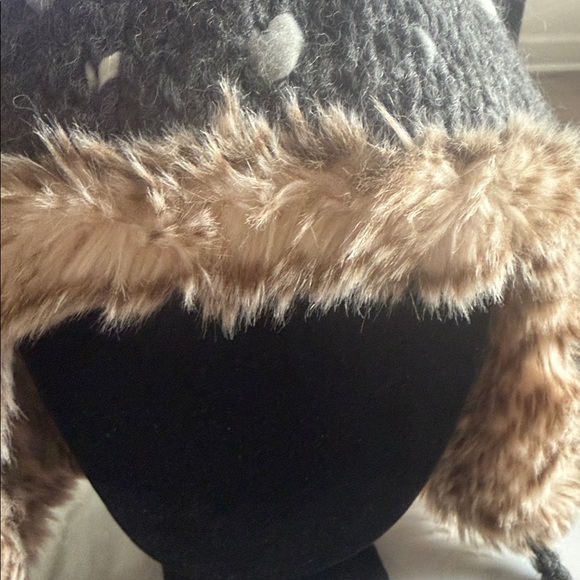 American Eagle, outfitters Black and Gray Knit Hat with Pom-Pom ❤️s design main image 10